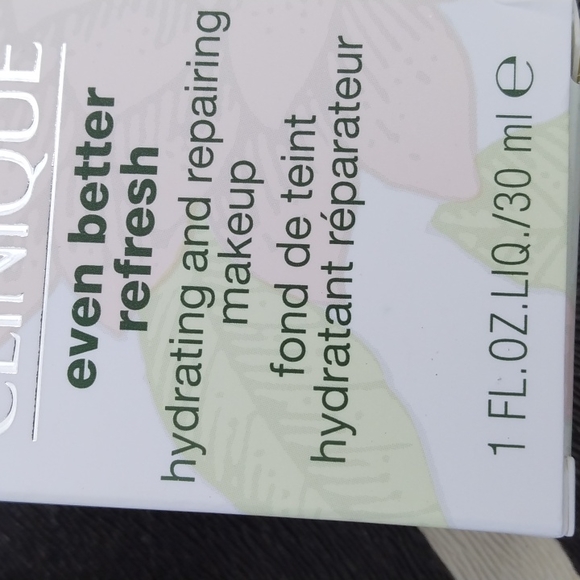 Clinique Makeup Repairing&Hydrating Makeup - Picture 2 of 8